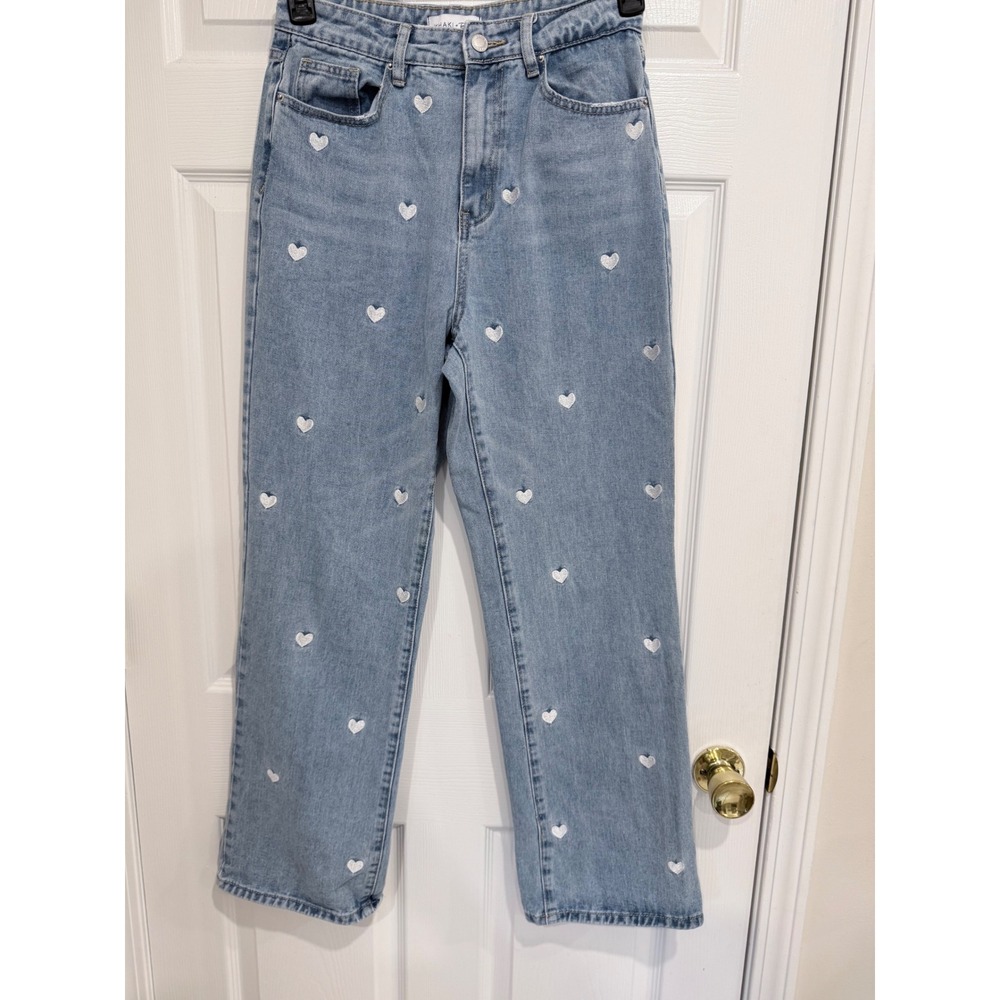 Embrodiered Heart Valentines Straight Leg Jeans Light Wash 7/28
